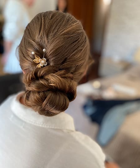 Сватбена прическа 1110 - Класически нисък шиньон. Прически за сватба | Сватбени прически от IvyLu.bg
