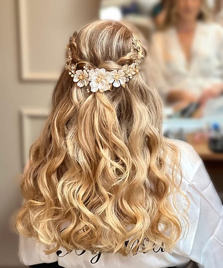 Сватбена прическа 1125 - Полувдигната с къдрици. Прически за сватба | Сватбени прически от IvyLu.bg