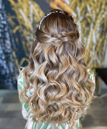 Сватбена прическа 1130 - Ефирни и нежни къдрици. Прически за сватба | Сватбени прически от IvyLu.bg